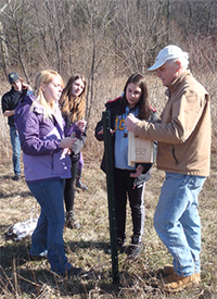 students learning about birdfeeders at the Wetlands